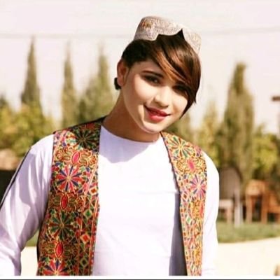پرېږده سړیه! هر څوک خپله ، خپله لاره لري.
ستا پکښي څه کار دﺉ چي یار لري که یاره لري.