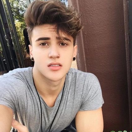 YK5h3qAlsgAtxJ6's profile picture. ‏زعيم بعد حاله