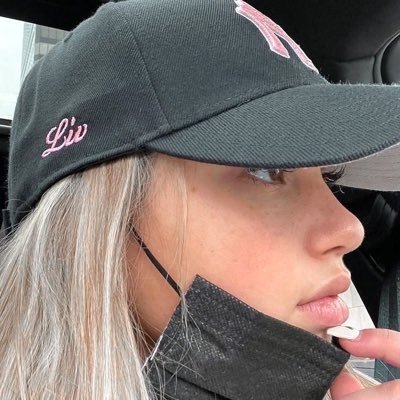 cIinebae's profile picture. madelyn cline is my girlfriend (ela/dela)