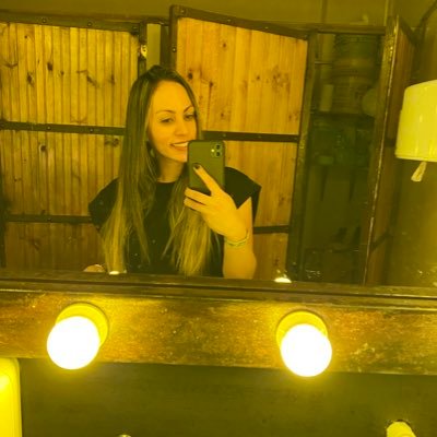 Laumartinzvilla's profile picture. Pretendo ser la persona que mis perros creen que soy 🐥💛