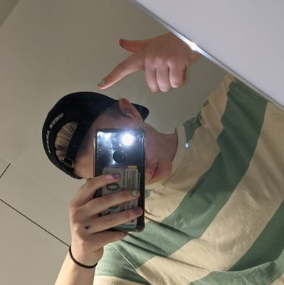 pheebs_weichelt's profile picture. || why the hell not ||