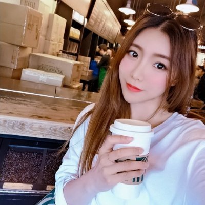 I am a happy, thoughtful girl, looking for friends with common interests.
