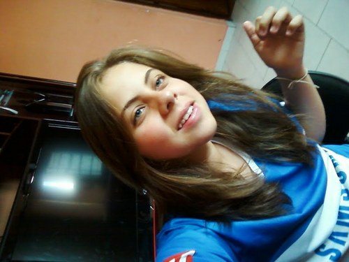Anna Lima,13anos, simpatiga, meiga, estrovertida, amiga de todos, chata muitas vezes... gosto do meu estilo blz, não gosto foda-se !!!
