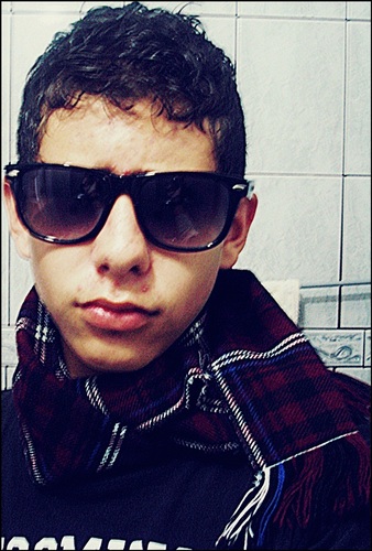 Eu sou o @CiLemoss,O cara de ALL-STAR♪ Eu naum sei qual é o segredo pαrα o sucesso,Mas o segredo para o fracasso é tentar,Agradar todo mundo e issu n meu forte!