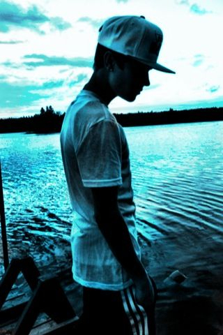 xJustinBiebah's profile picture. Yeahh... so im bi... and im single... tweet me. payce(: