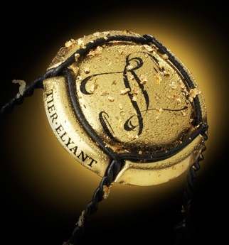 Tier Elyant, a toast of gold for the most exclusive celebrations / Tier Elyant, un brindis de oro para las celebraciones más exclusivas.