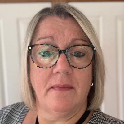 KarenSlee9's profile picture. 