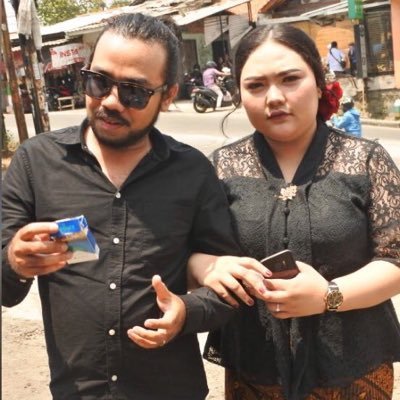 Sepertiga jiwa ini sudah ku jual kepada Setan bernama Korporasi | Sisanya menjadi simpul di kepala kalian sendiri