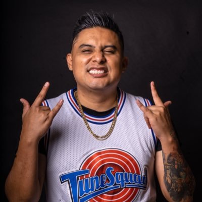 Stand Up Comedy México //Comediante// Escritor Sígueme en Instagram: https://t.co/0gzeVXqYI6 Reír de todo. Checa mi canal de YouTube: