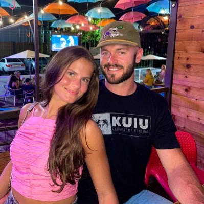 lauren_kuhrt's profile picture. i’m not really a twitter kinda gal