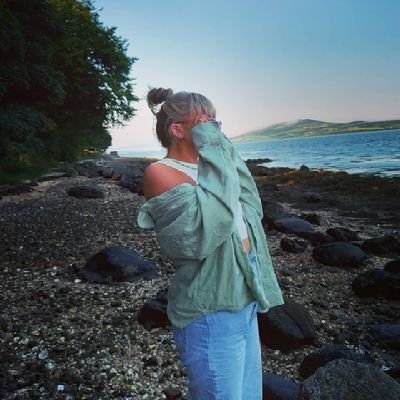 sarahell_'s profile picture. staring at the world through my rear view