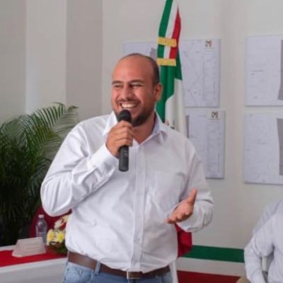 Presidente Municipal de La Huerta Jalisco. Responsable, buen amigo, de trato, sincero son la palabras con las que algunos amigos me definen.