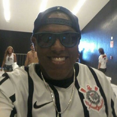 louco de nascimento e apaixonado pelo Corinthians! Porque corintiano não vive de títulos corintiano vive de Corinthians.