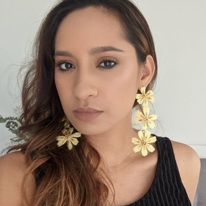 laura_parra28's profile picture. Ingeniera de profesión💼📝 Artista por vocación 🎤🎶🖌️🎨
Docente por convicción 👩‍🏫📔 Sígueme en instagram✨📿 @lauraparra_accesorios