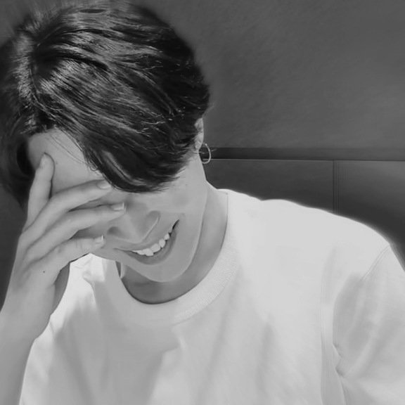 ⠀⠀⠀ ˓ ⛓️that 𝗠𝗢𝗢𝗡𝗟𝗜𝗚𝗛𝗧: that shines on me at dawn. It’s still the same as then. 변화는 모두에게 필연적이지 🌑 어떻게 변해가는지가 우리의 업일지도.