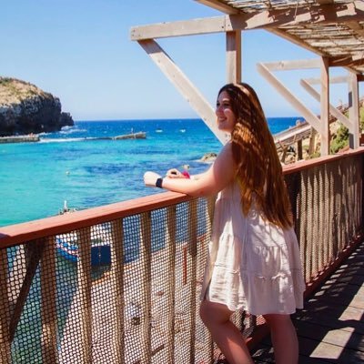 Diseñadora de rayadas mentales ✍🏼 Administración y Gestión  & Comercio y Marketing 👩🏼‍🎓 📚