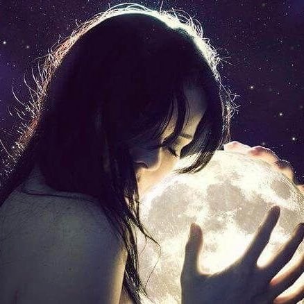 _gamyla's profile picture. Si miras en dirección al sol no verás las sombras☀️