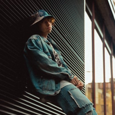 AxolMusic's profile picture. { { ◕ ⌣ ◕ } }