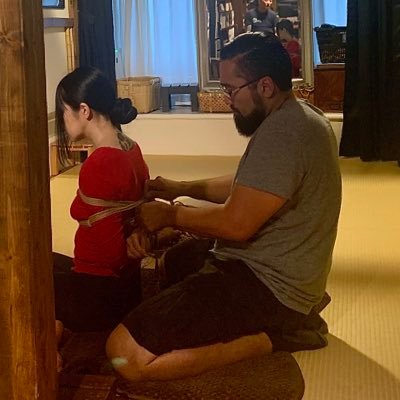 Kinbaku, Shibari. Japanese-influenced bondage enthusiast, photography tinkerer, creator. NSFW. https://t.co/YUsCnmQMfN