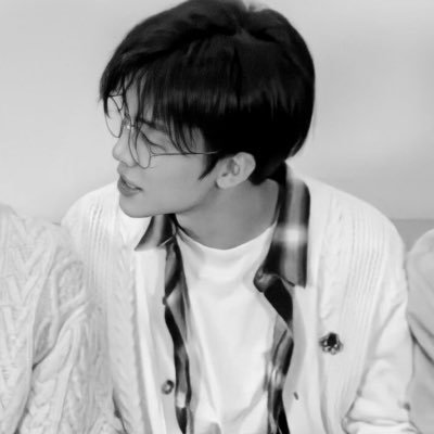 fangxianax's profile picture. -