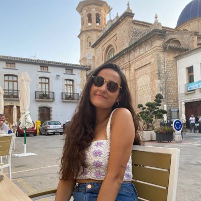 irenee_botella's profile picture. Espabila, que sonreír es gratis regala buenrollismo, orgasmos y harmonía.