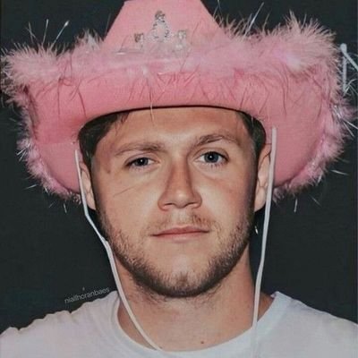 elfistylinson's profile picture. rest