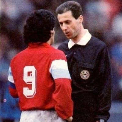 Si sos 9 y venis a AAAJ, solo harás goles en el picado con tus amigos, salvo llegue Herrera.