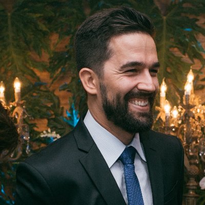 Engenheiro Civil, MBA em Estruturas e Fundações.