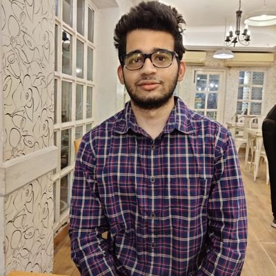 alinaqvi111's profile picture. 