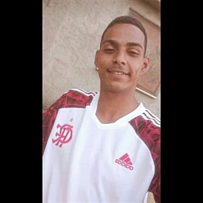 23 anos 
Solteiro .

Twitter novo
