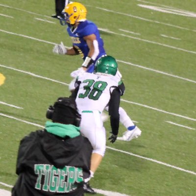 carson_kingboo's profile picture. YHS 21’ • Football DB/WR 6’0 201 lbs • Track 100, 200, 4x100, 4x400 • Bench 245, Squat 370, deadlift 405, Clean 210 https://t.co/bULAfn5ufw