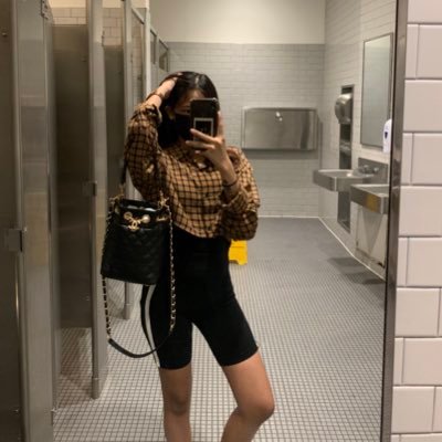 ynnasantz's profile picture. 