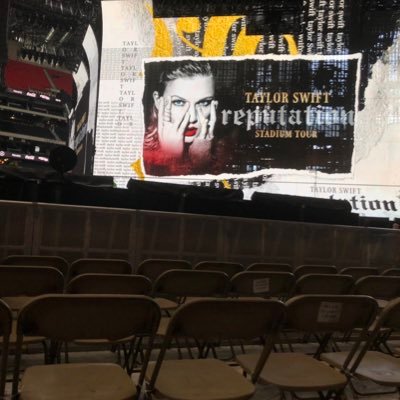22 ⢠swiftie since 2006 ⢠seen taylor x5 ⢠met taylor swift 9/19/13ā¤ļø