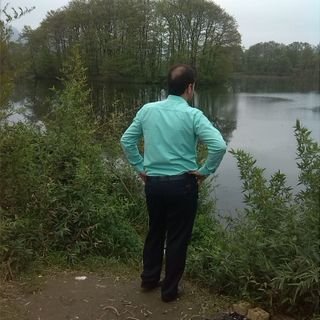 h_gh5157's profile picture. «به مه نه مه به»
شایسته بزرگ است،
نه بزرگ شایسته