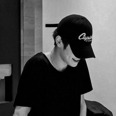 Lexnx_'s profile picture. 8;p