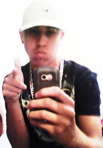 DouglasMoreirax's profile picture. Sou o fruto proibido,'Ψ',o atalho pro paraiso, sou teu anjo malvado, teu sonho acordado, sou a resposta pra tua questão, sou teu desejo, toda sua ilusão.