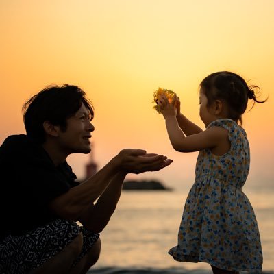 見ていただいた方の心が温まるような写真を目指して、美しい田舎の風景や家族をメインに撮影しています。夕焼けと青と緑と花が好き✨ 楽しんで撮ってます☺️田舎/緑/空/花/家族 使用機材Canon EOS R・EOS 80D・iphone11pro