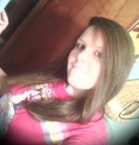 hey! my name is bre i am a christain, im new to twitter, im 15 and im relly sweet. im always here if ANYIONE needs me.:)