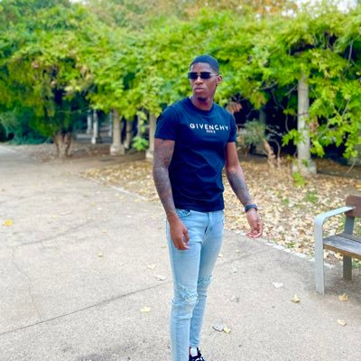 Fabiousbeatz
Love yours❤️
Training 💪🏾🏋🏿♂️
Love black🖤⚫️