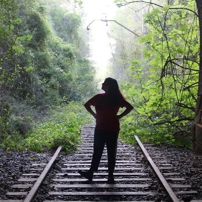 albadiazz9's profile picture. Tècnica i comunicadora audiovisual. També actriu. @MerakiTeatre
Amant de les noves maneres de comunicar 🎥, del teatre 🎭 i del doblatge 🎙️.