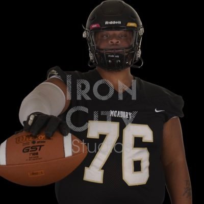 Mcadory high school(AL)22’🎓|offensive line|6’2 305Ibs|🏋️bench~ (255)squat ~(415)|3.4GPA...octaviousdavis03@gmail.com