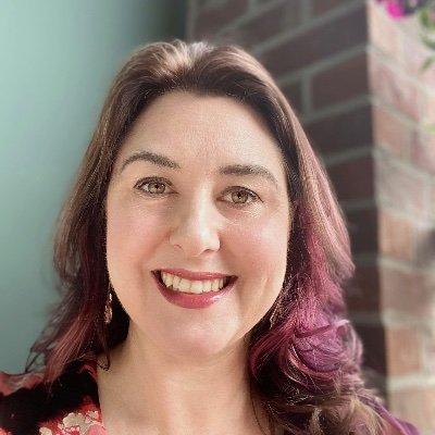 Helping professionals break from the fears, limiting believes, and sabotaging behaviors that keep them trapped personally and professionally. #soulawakening