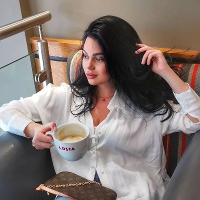 I'm serrena.Imaginative and diligent graphic designer with ten years of experience, exceptional attention to detail and a passion for delivering project on time