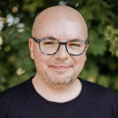 sparadisqc's profile picture. humain, résolument à babord, militant, solidaire assumé.
Twitter is not real world.
✊🧡🌱