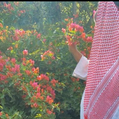 اخاف الوحده واخشى الظلام فأنيرو قبري بالدعاء سامحوني حللوني ولاتنسوني وحين انام طويلاً ياصديقتي اجعلي شيء لي كدعائك وصدقة لعلها تشفع لي