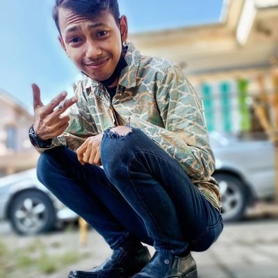 Rindu itu sunyi..
Tak perlu ada bunyi..
_SASTRA_