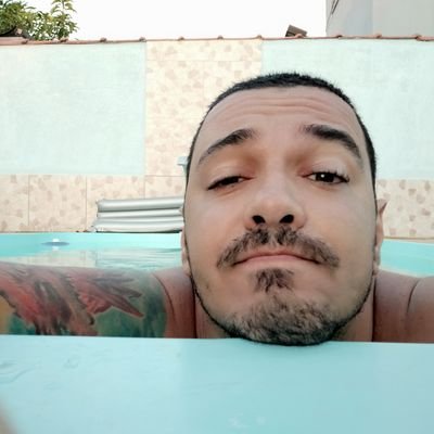 Diagramador, streamer nas horas vagas e muito apaixonado por futebol em geral.