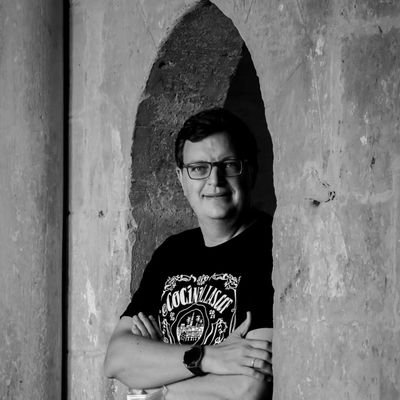 Ciudadano apasionado por el Protocolo como herramienta de comunicación estratégica, el ceremonial, la seguridad y tantas otras cuestiones.