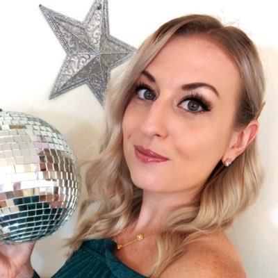 Deputy Editor @pagesix ✨| formerly @etnow | 🎤📝: music, #dwts, celeb news, style | 💃🏼: former dance captain @UofSC | https://t.co/UtOu9iWzwY…