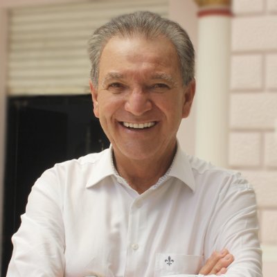 Lula Tôrres atua como Vereador de Caruaru. Ele tem sua trajetória política marcada pela transparência e lealdade para com povo. No Instagram @lulatorresoficial